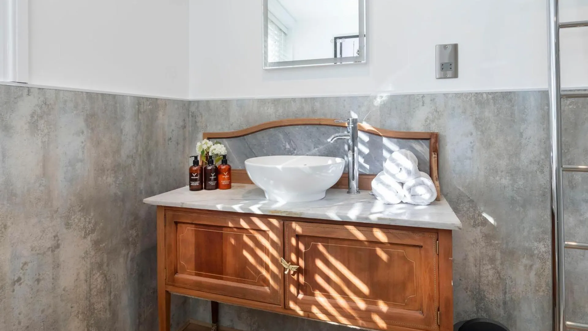 Charming Two Bedroom Apartment In Fairview Cheltenham United Kingdom
