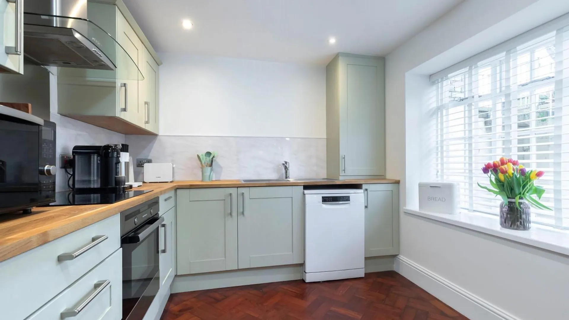 Charming Two Bedroom Apartment In Fairview Cheltenham 0*,  United Kingdom