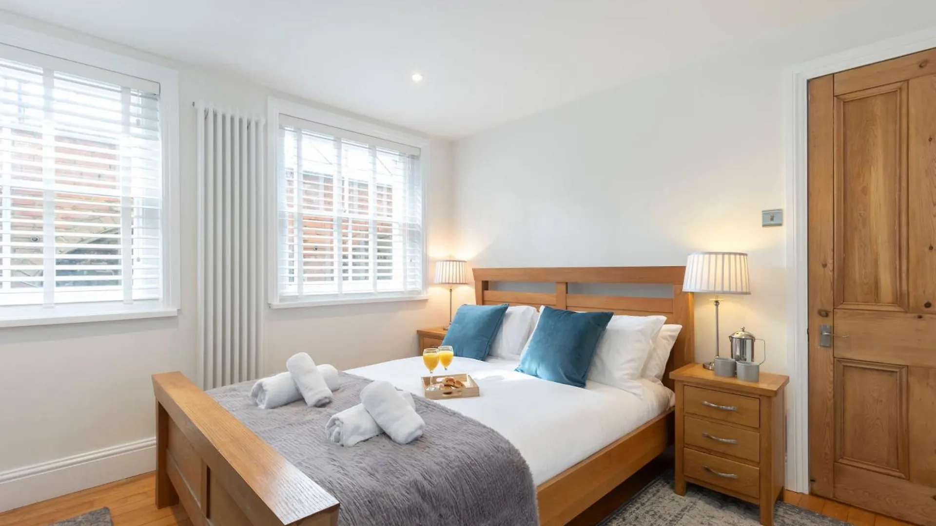 Charming Two Bedroom Apartment In Fairview Cheltenham