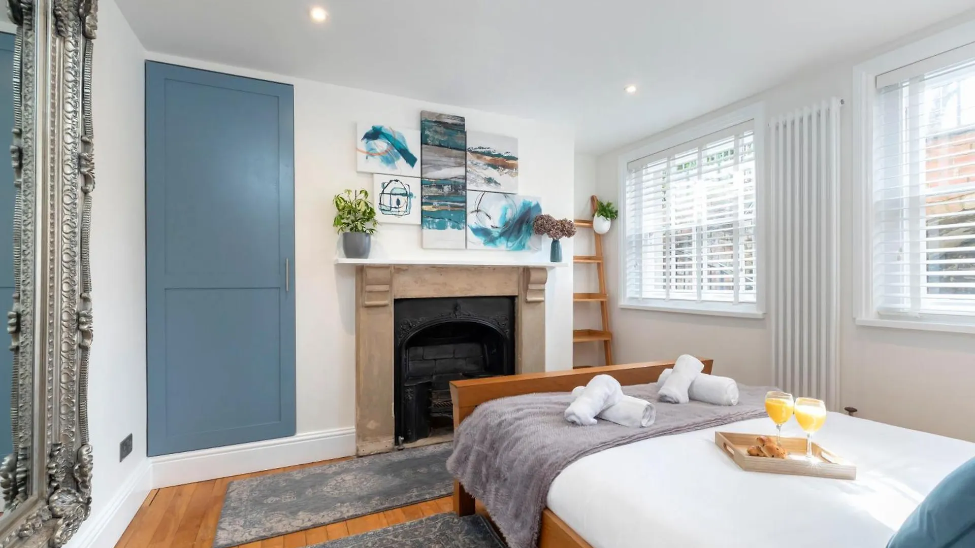 Charming Two Bedroom Apartment In Fairview Cheltenham