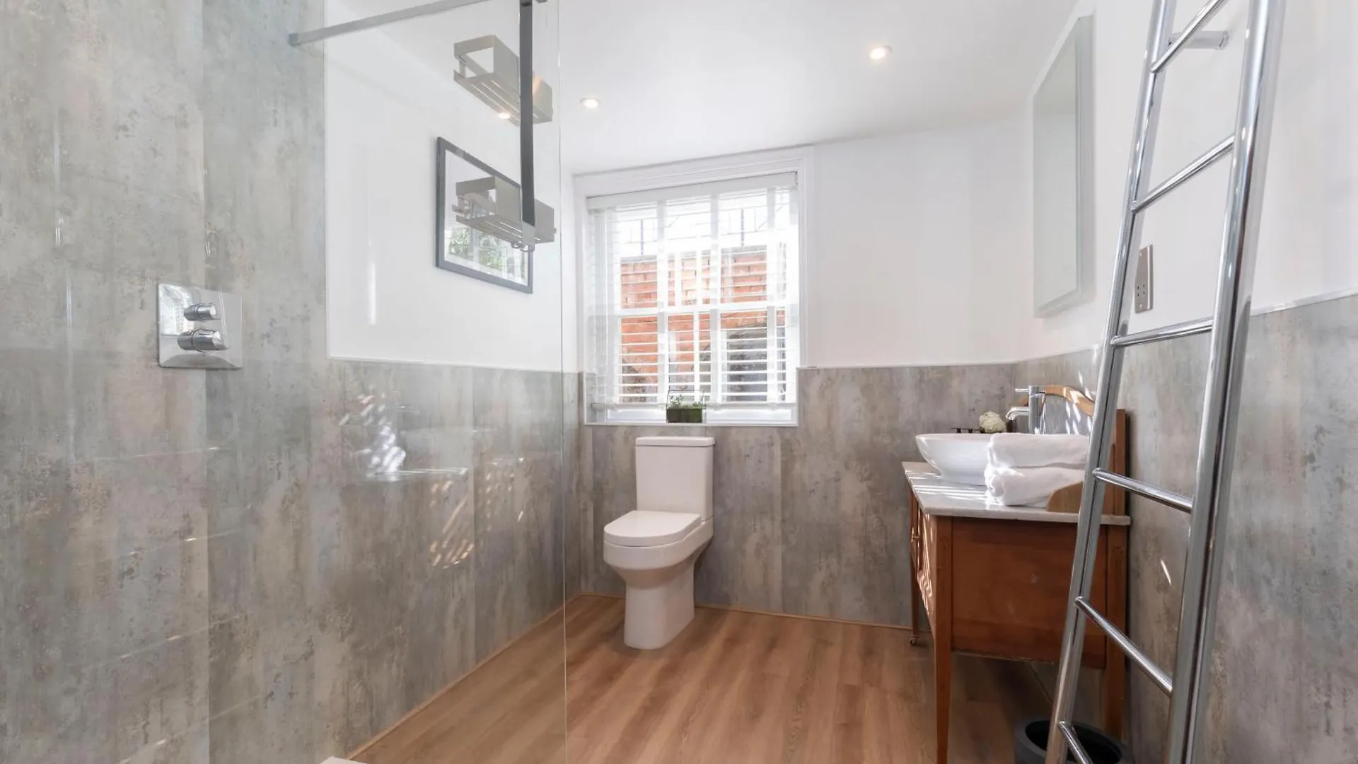 Charming Two Bedroom Apartment In Fairview Cheltenham 0*,  United Kingdom