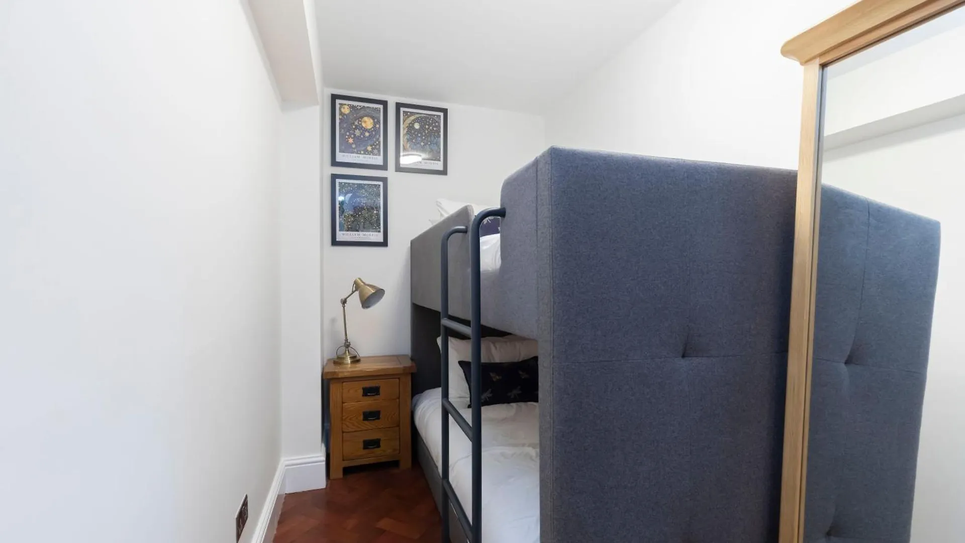 Charming Two Bedroom Apartment In Fairview Cheltenham